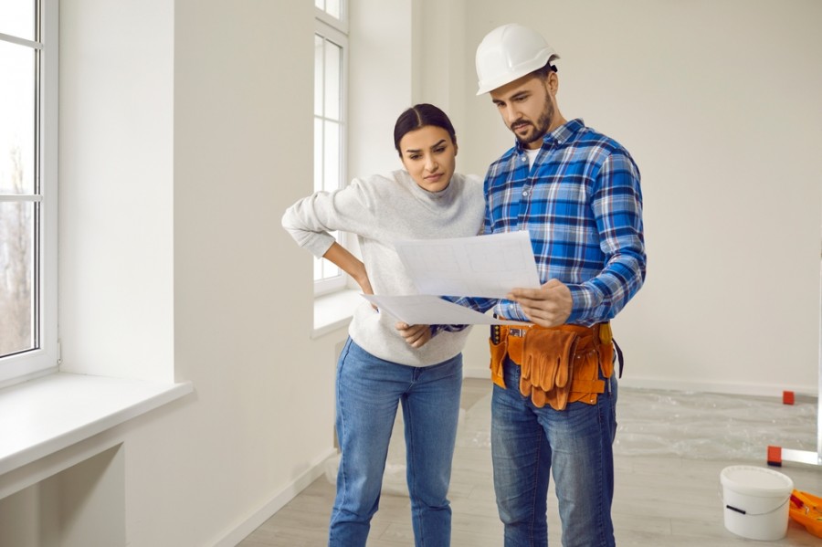 Quels sont les risques potentiels liés à la rénovation d'un plan de travail stratifié ? 